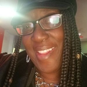 Meet your Posher, Carla